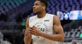 曝雄鹿劝说字母哥留队 强调一人一城、东部好争冠