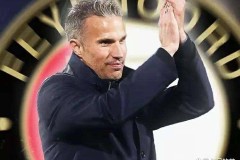 1-0到2-1！欧冠夜两大豪门失利，穆帅补时被绝杀，法甲独苗陷危局