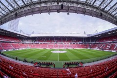 英超双雄欧冠承压前行，拜仁德甲领先11分轻松备战，曼城表现波动仍获胜