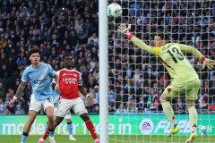 0-2！阿森纳轰然倒下，赛前部署成最大败笔，曼城勇夺第9座英联杯